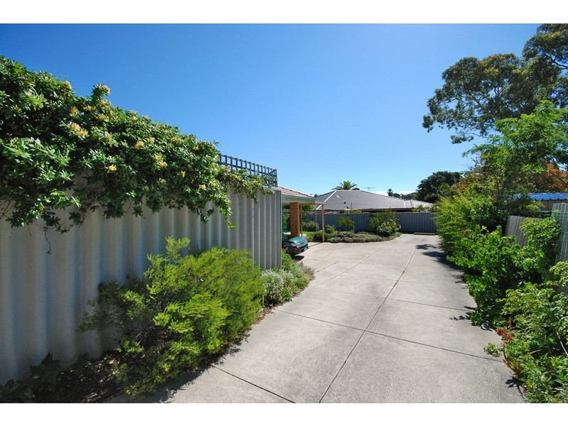 4A Mayflower Crescent, Craigie WA 6025