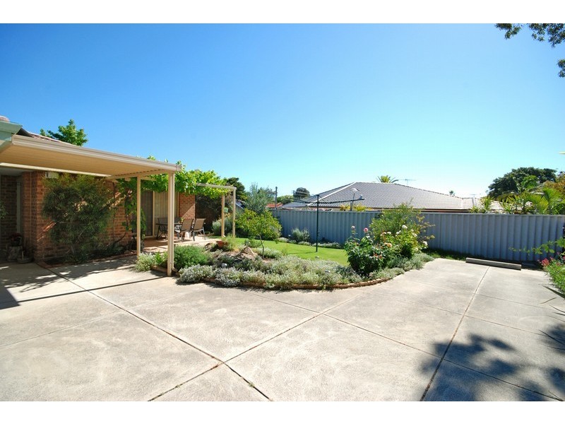4A Mayflower Crescent, Craigie WA 6025