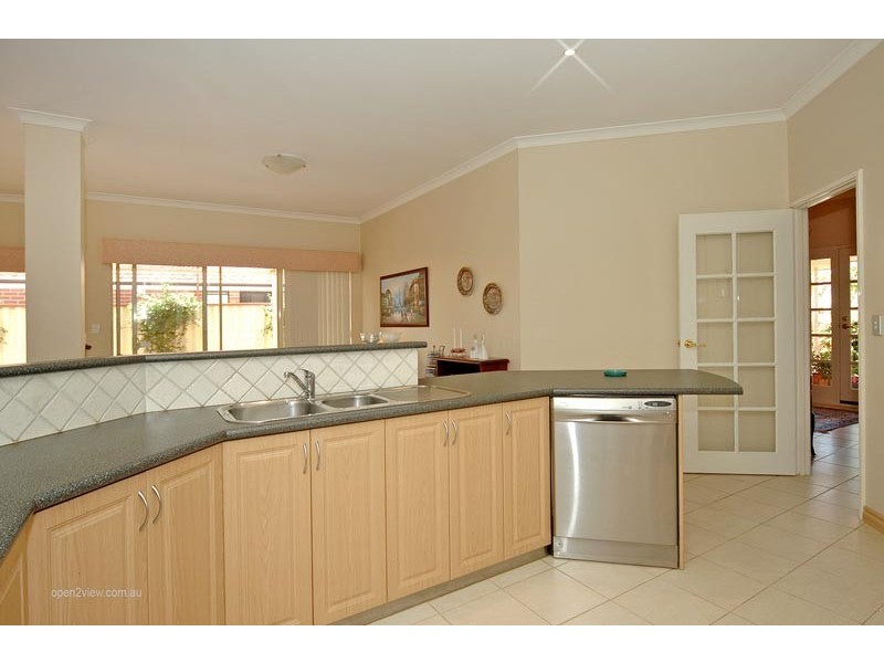 16 Roxburgh Circle, Kinross WA 6028