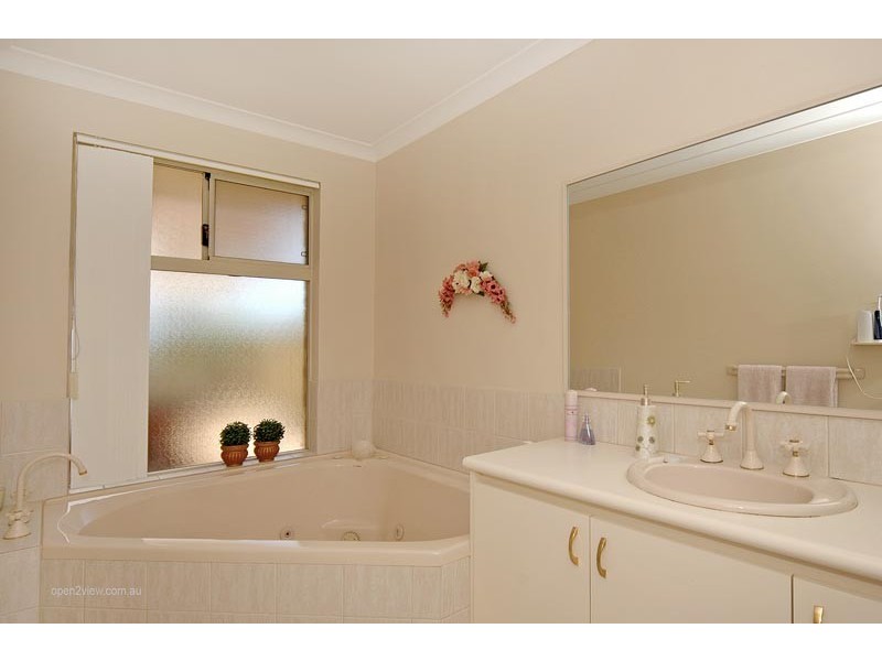 16 Roxburgh Circle, Kinross WA 6028