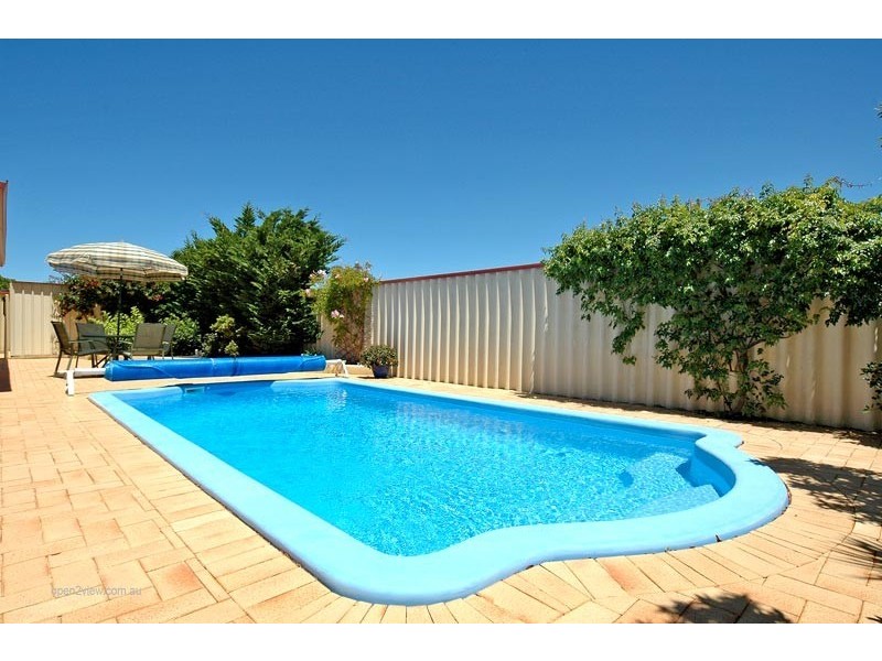 16 Roxburgh Circle, Kinross WA 6028