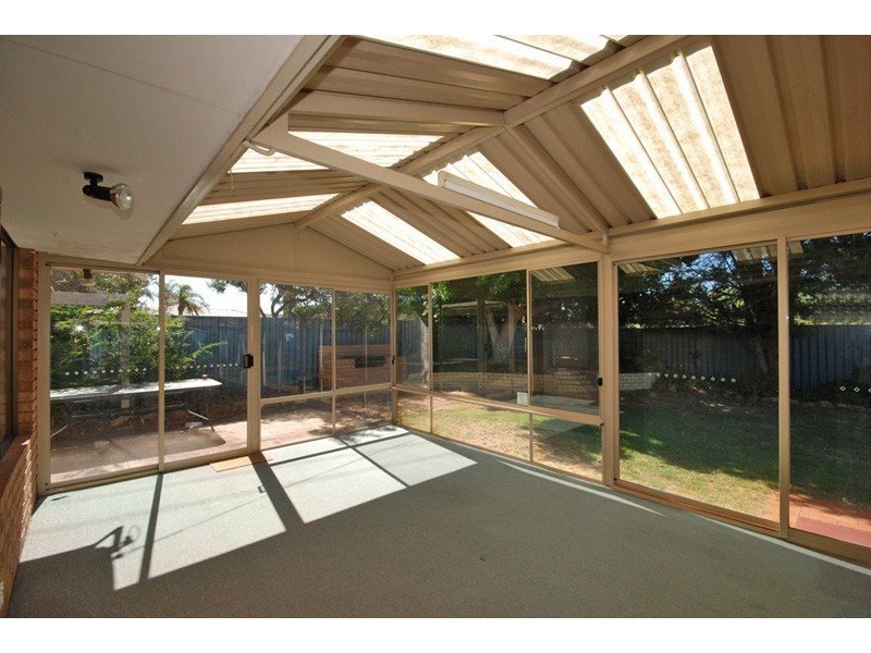 1 Gipsy Court, Beldon WA 6027