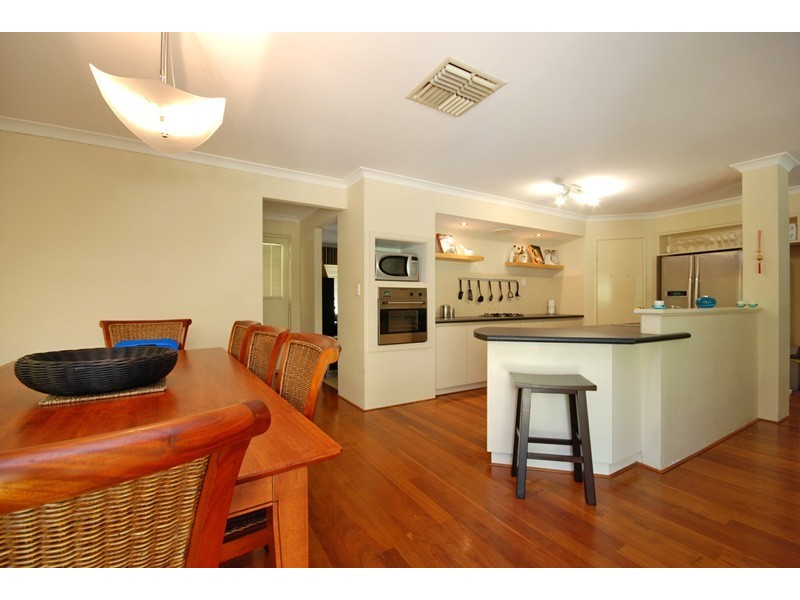 14 Carwoola Circle, Carramar WA 6031