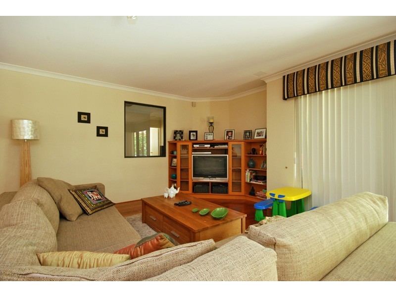 14 Carwoola Circle, Carramar WA 6031