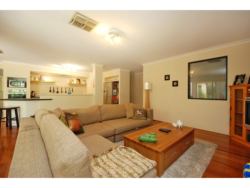 14 Carwoola Circle, Carramar WA 6031