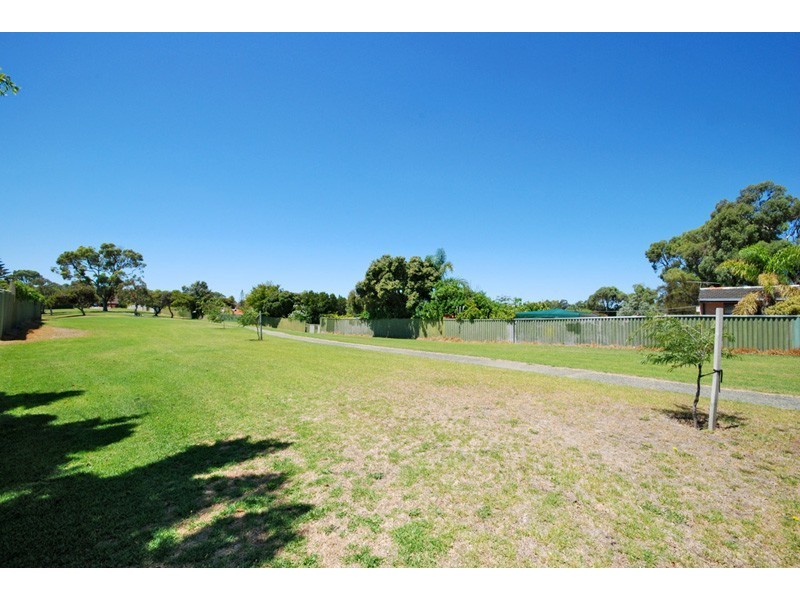 39 Macedon Place, Craigie WA 6025