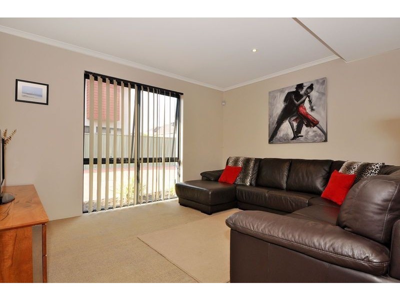 27/21 Bryanston Pass, Madeley WA 6065