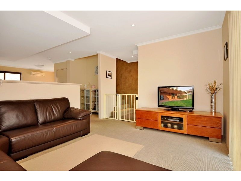 27/21 Bryanston Pass, Madeley WA 6065