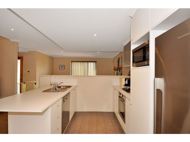 27/21 Bryanston Pass, Madeley WA 6065