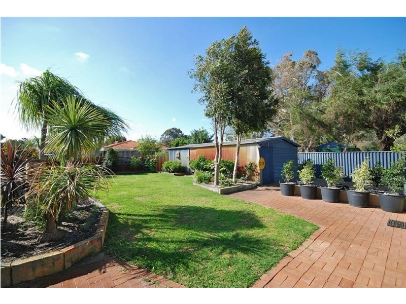 4 Woonan Street, Wanneroo WA 6065