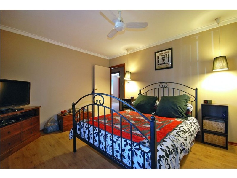 4 Woonan Street, Wanneroo WA 6065