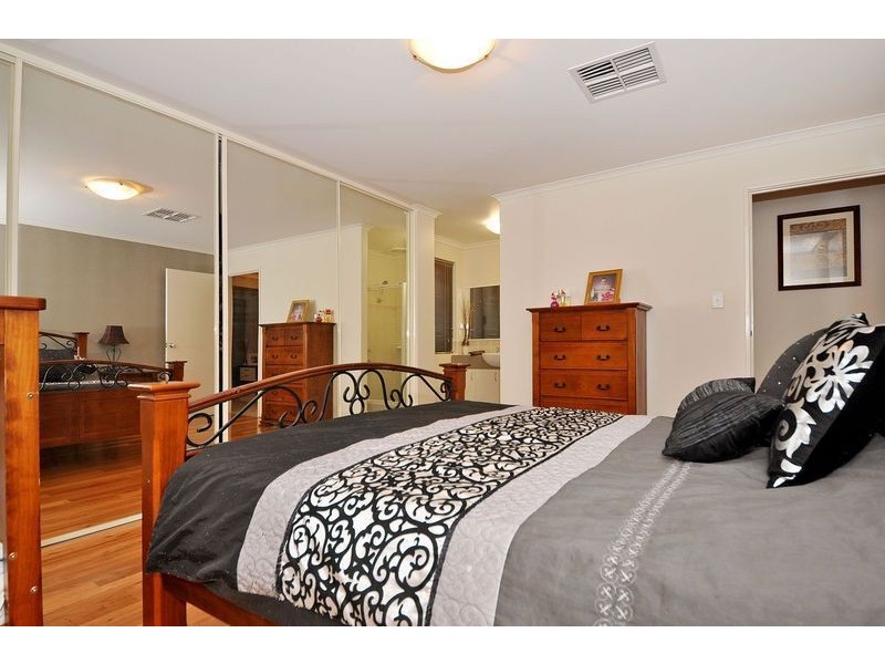 25 Russell Road, Madeley WA 6065