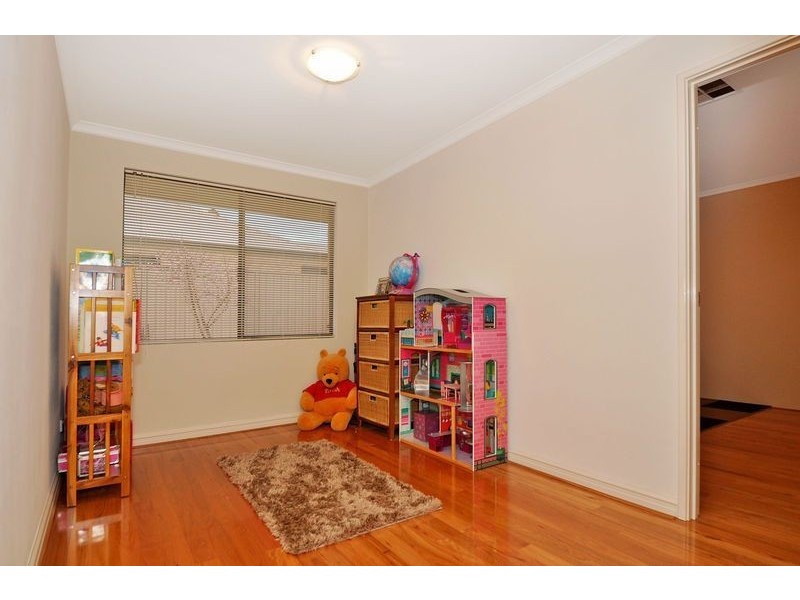 25 Russell Road, Madeley WA 6065