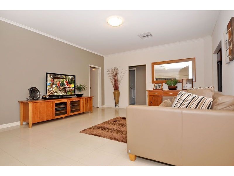 25 Russell Road, Madeley WA 6065