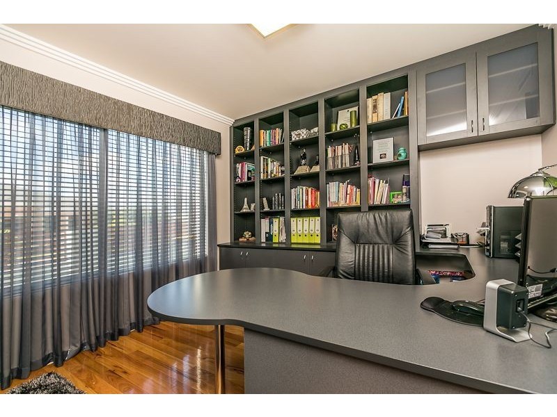 16 Bryanston Pass, Madeley WA 6065