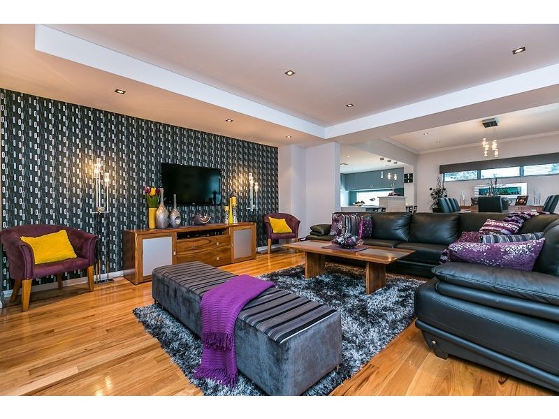 16 Bryanston Pass, Madeley WA 6065