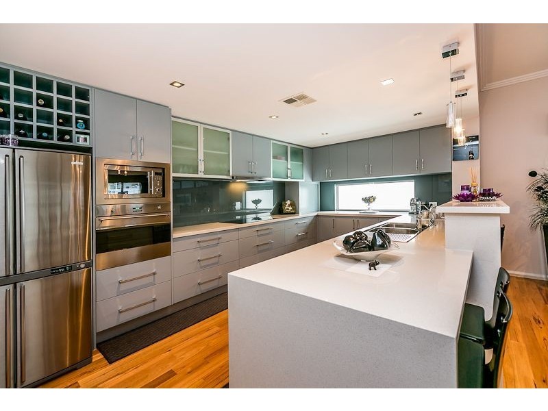 16 Bryanston Pass, Madeley WA 6065