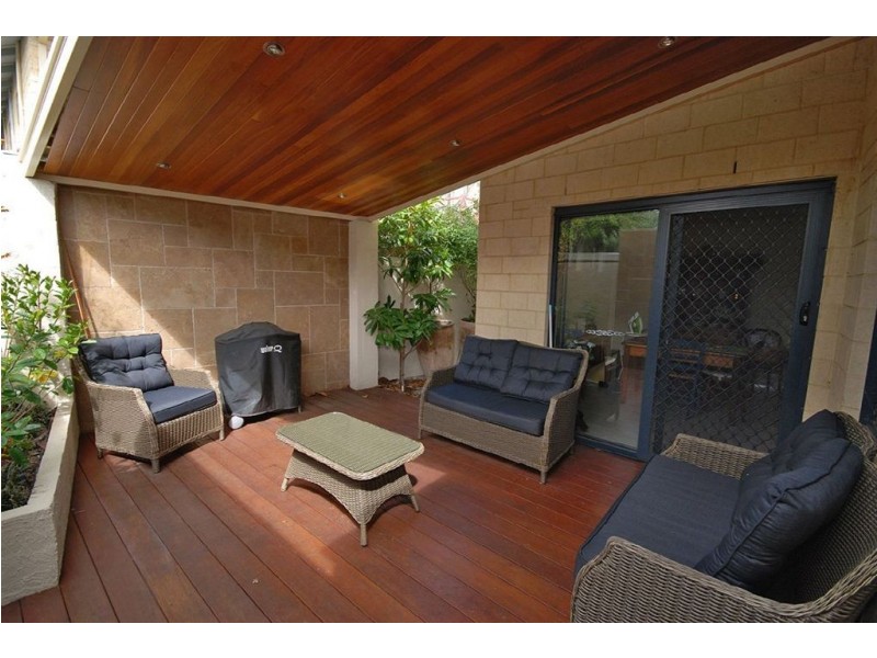 10D Pollard Street, Glendalough WA 6016