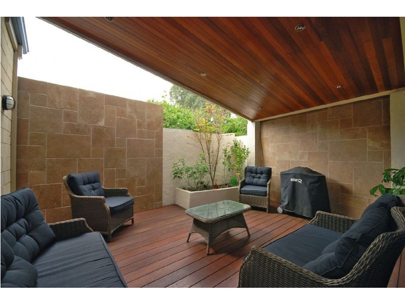 10D Pollard Street, Glendalough WA 6016