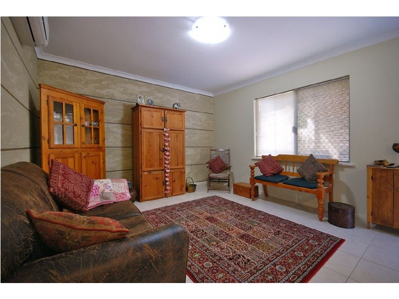 10D Pollard Street, Glendalough WA 6016