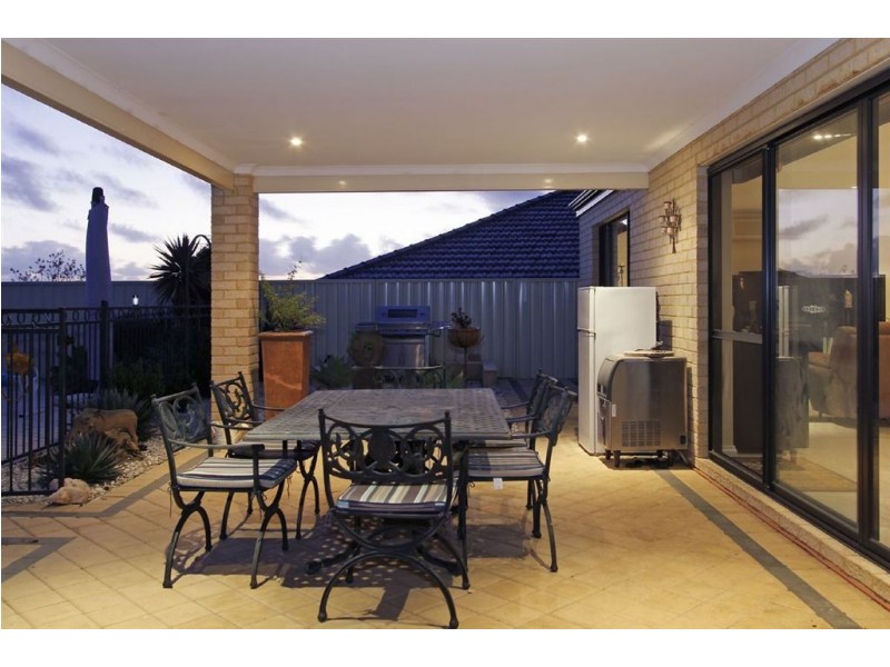158 Golf Links Drive, Carramar WA 6031