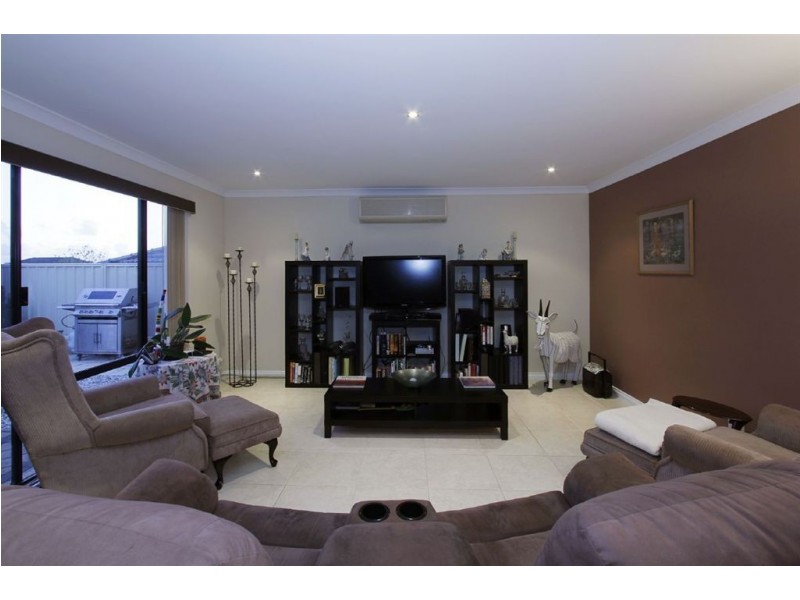 158 Golf Links Drive, Carramar WA 6031