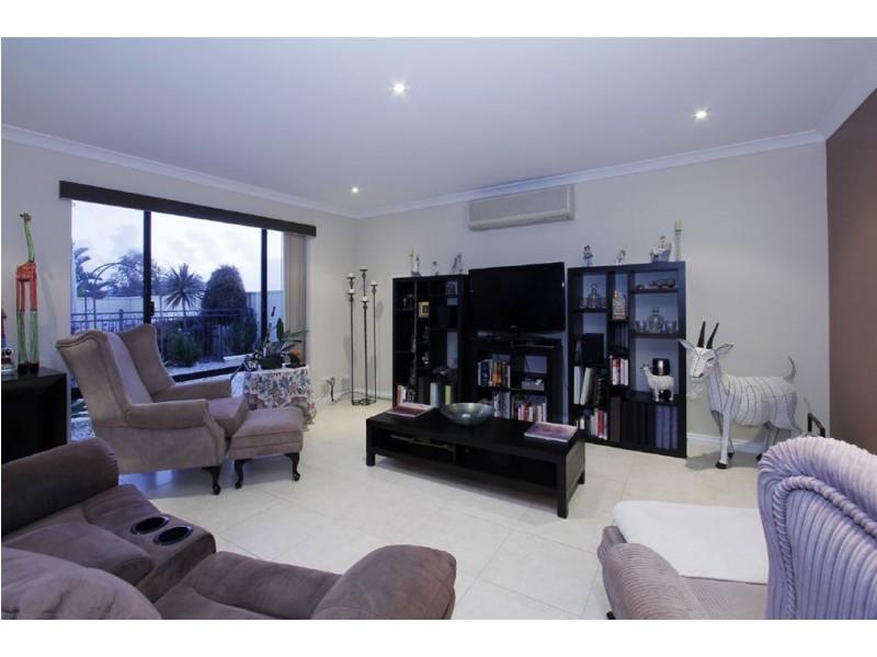 158 Golf Links Drive, Carramar WA 6031