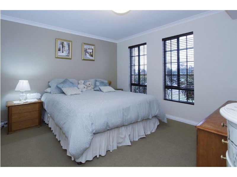 158 Golf Links Drive, Carramar WA 6031