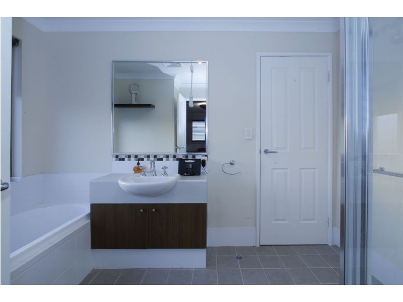 158 Golf Links Drive, Carramar WA 6031