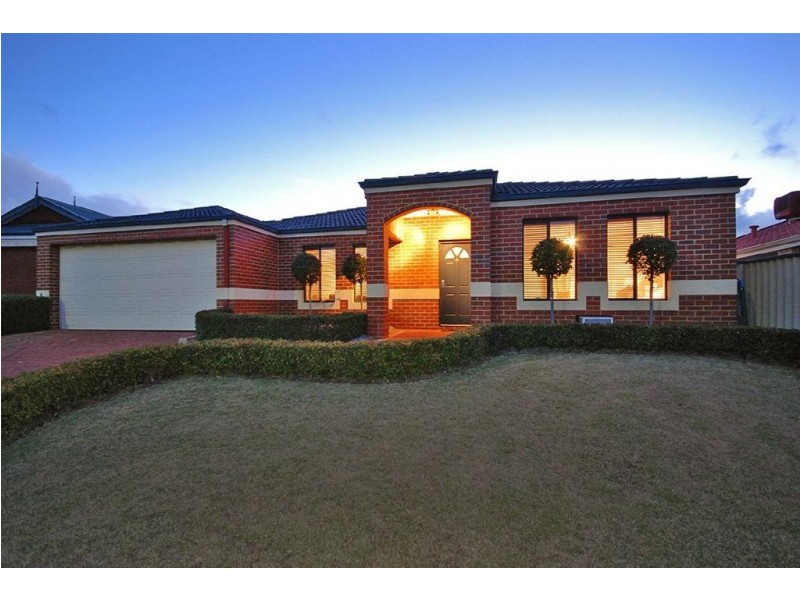 8 Manitoba Court, Joondalup WA 6027