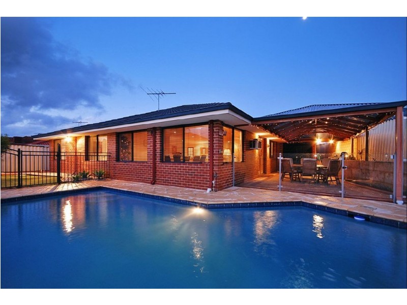 8 Manitoba Court, Joondalup WA 6027