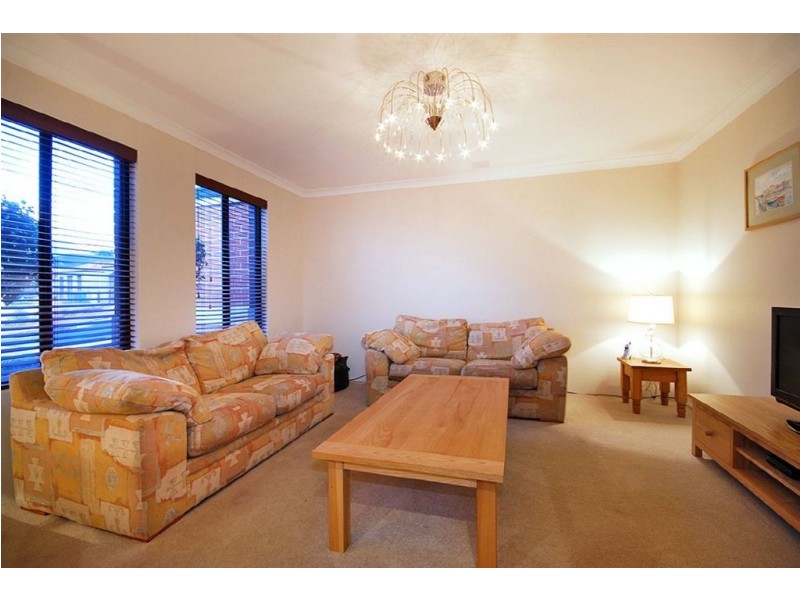 8 Manitoba Court, Joondalup WA 6027