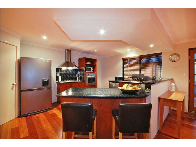 8 Manitoba Court, Joondalup WA 6027