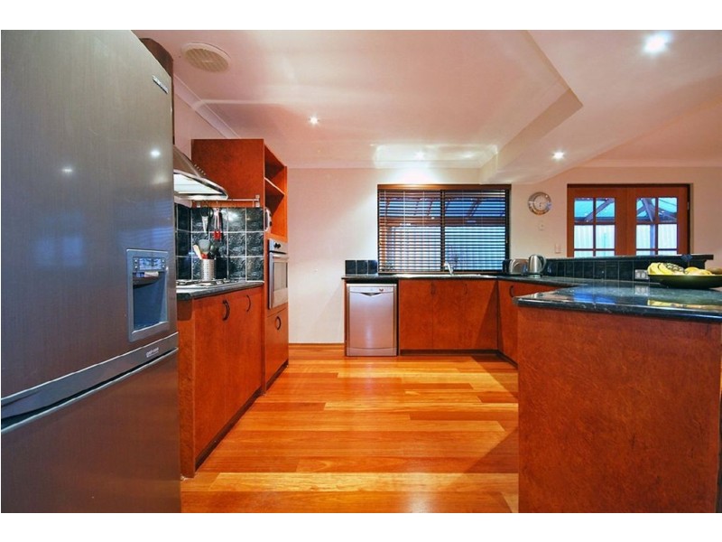 8 Manitoba Court, Joondalup WA 6027