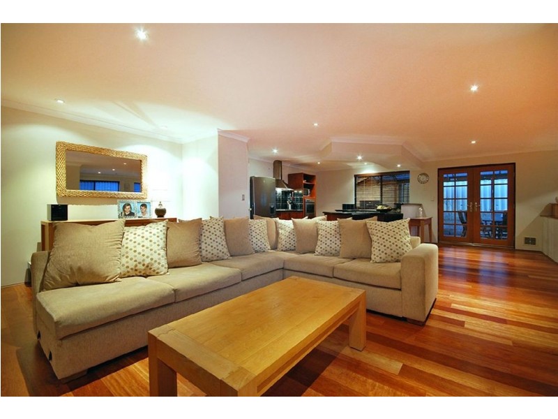 8 Manitoba Court, Joondalup WA 6027