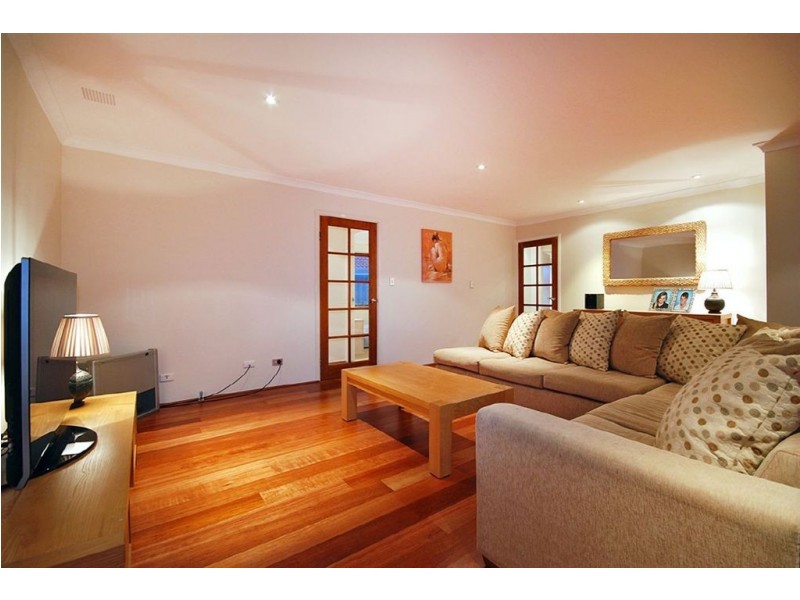 8 Manitoba Court, Joondalup WA 6027