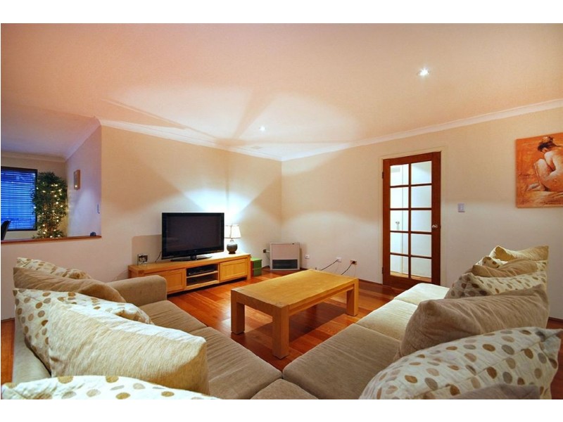 8 Manitoba Court, Joondalup WA 6027