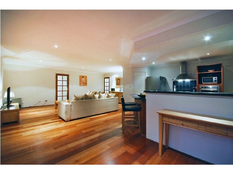 8 Manitoba Court, Joondalup WA 6027