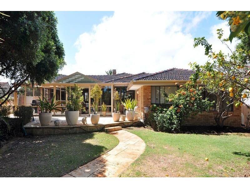 12 Holbrook Gardens, Carine WA 6020