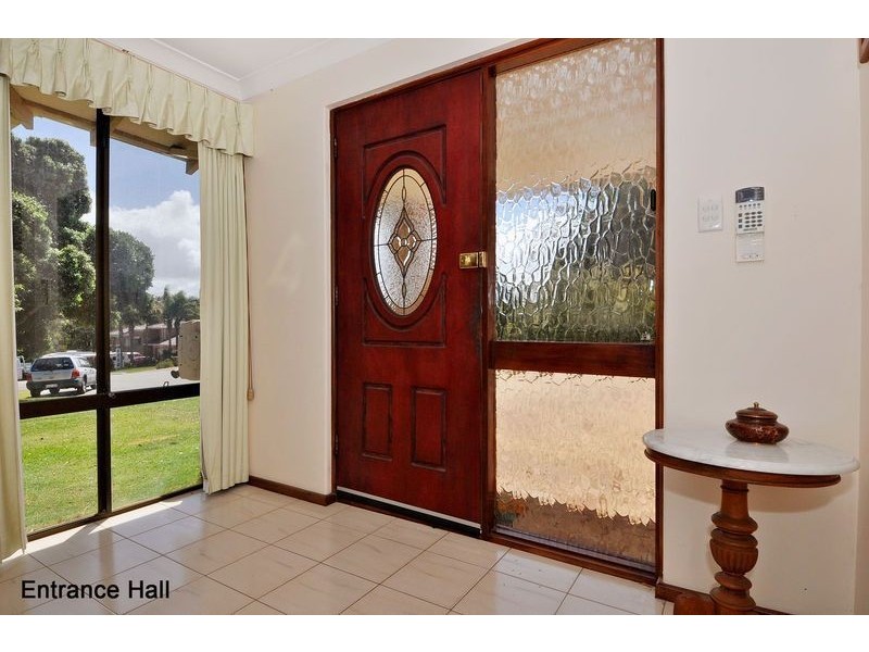 12 Holbrook Gardens, Carine WA 6020