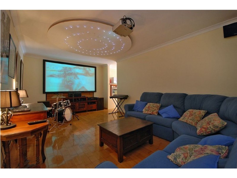 18 Retreat Green, Banksia Grove WA 6031