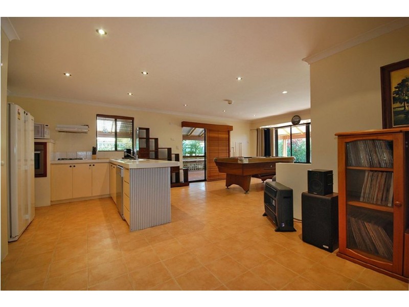 18 Retreat Green, Banksia Grove WA 6031