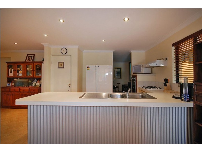 18 Retreat Green, Banksia Grove WA 6031