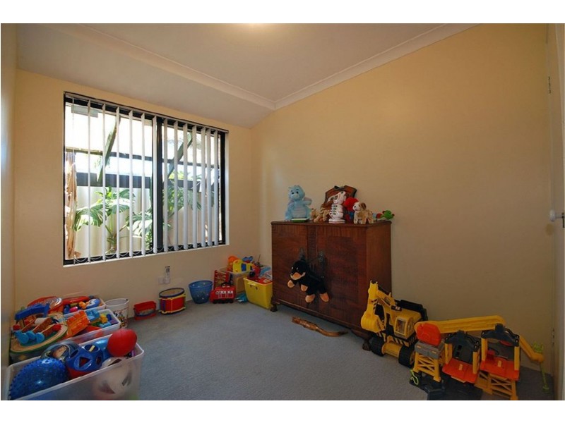 18 Retreat Green, Banksia Grove WA 6031