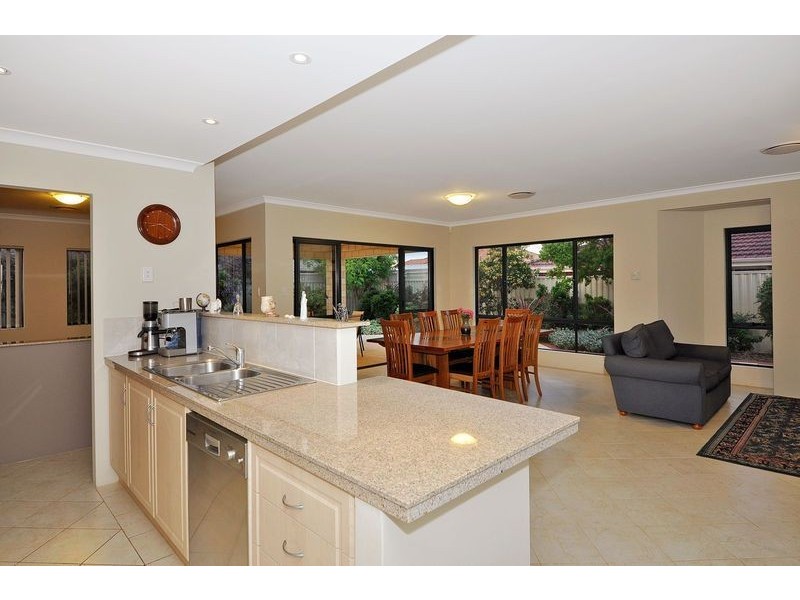 27 Regency Avenue, Madeley WA 6065