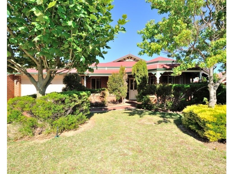 4 Broughton Heights, Kinross WA 6028