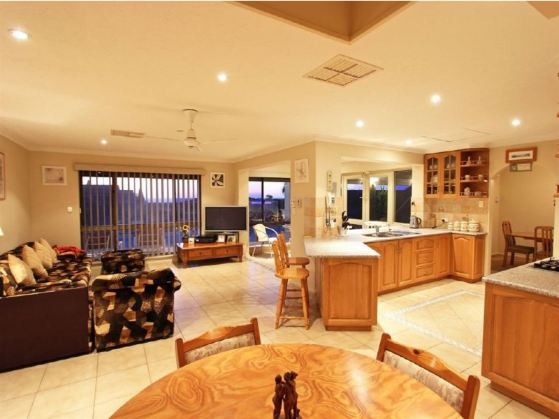 2 Gwedue Court, Mullaloo WA 6027