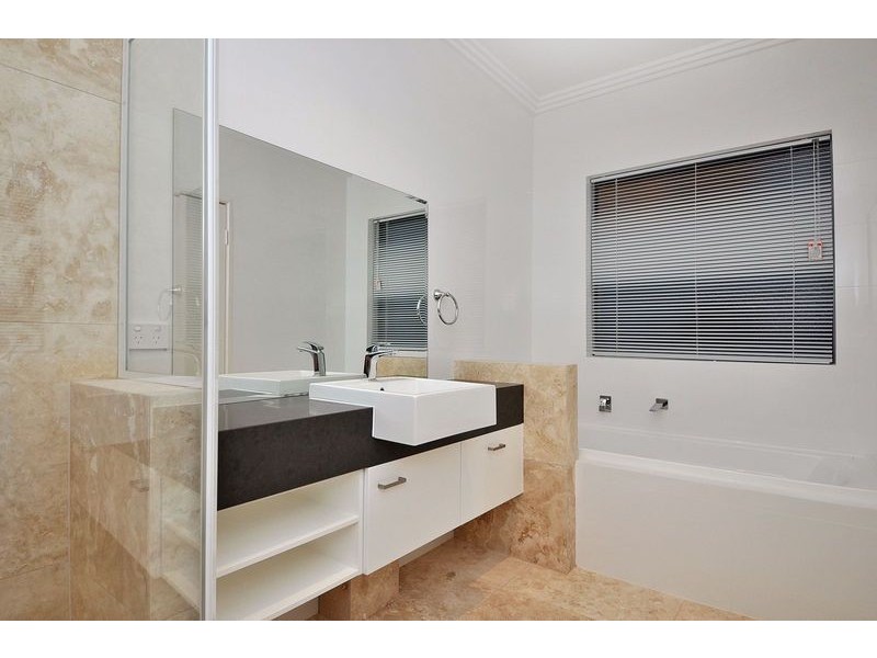 28 Kembla Circle, Madeley WA 6065