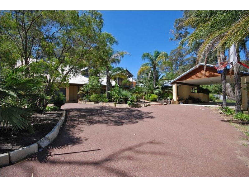 93 Bushland Retreat, Carramar WA 6031