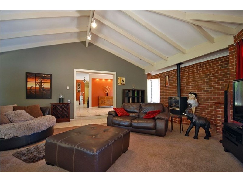 93 Bushland Retreat, Carramar WA 6031